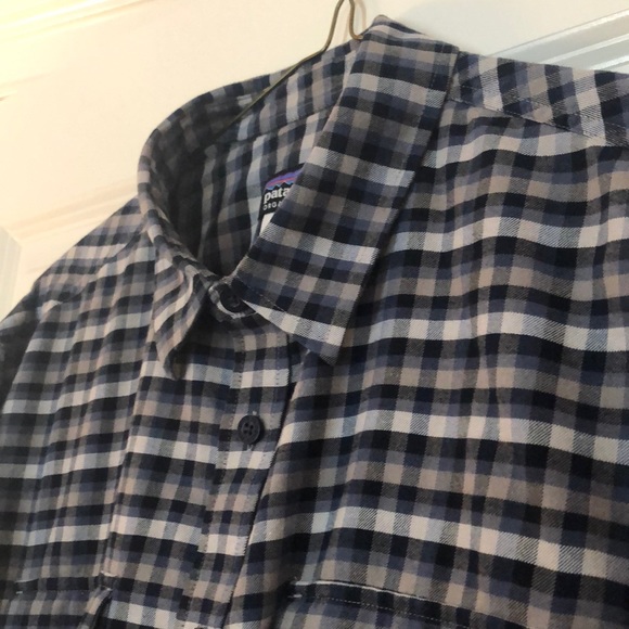 Patagonia men’s button down long sleeve shirt - Picture 2 of 3